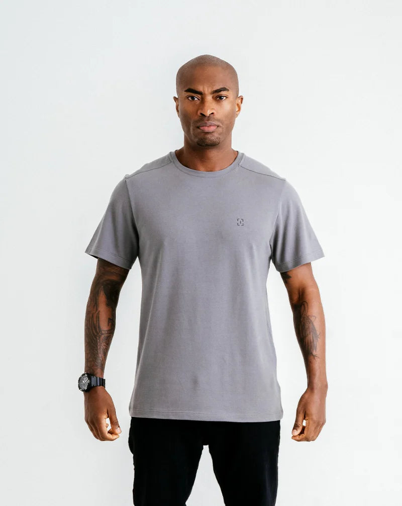 CAMISETA PIQUET CONFORT INVICTUS - CINZA